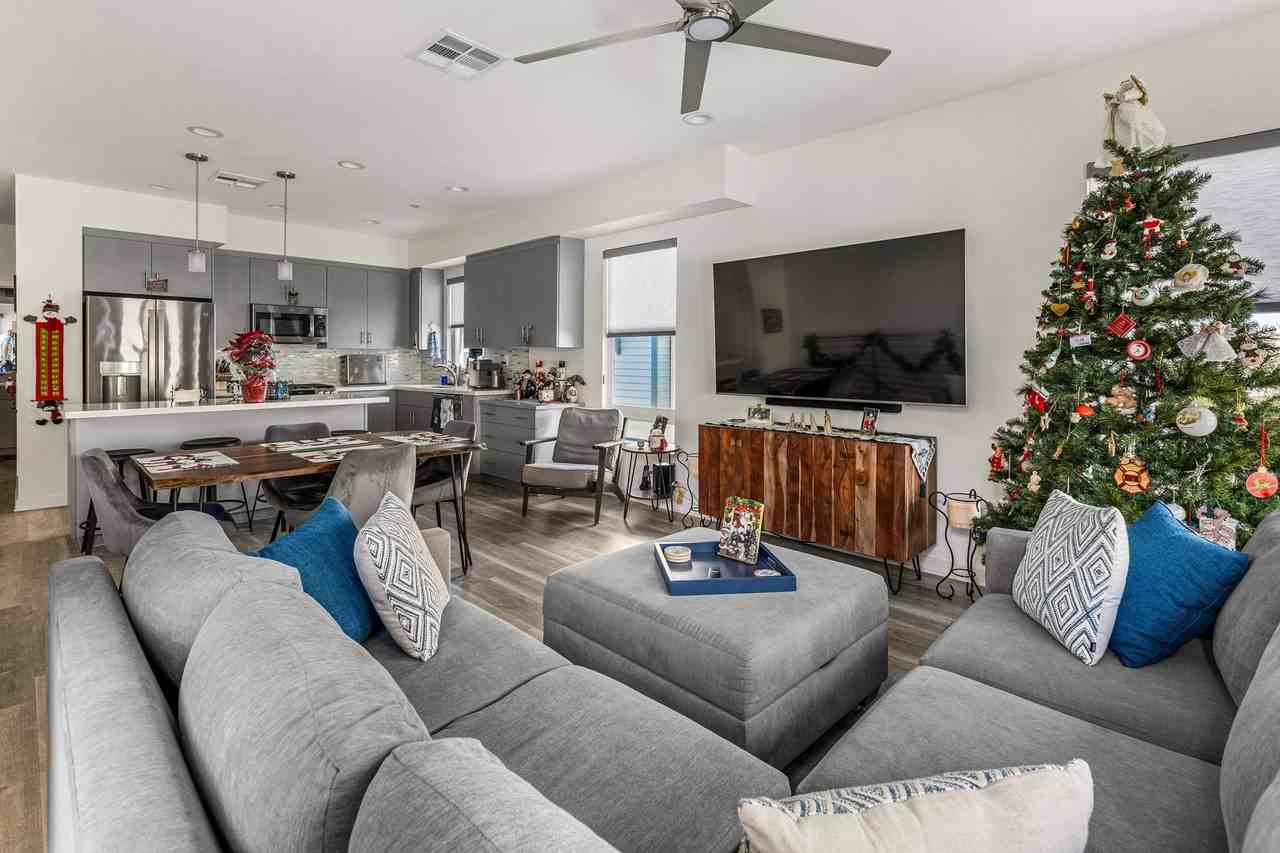 2691 Roosevelt St - Photo 5 of 15