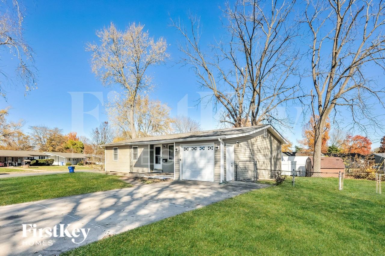 1075 Madison Ln - Photo 2 of 16