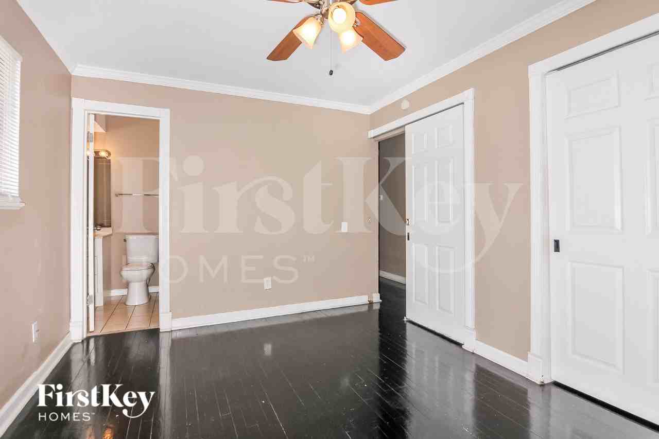 1075 Madison Ln - Photo 7 of 16
