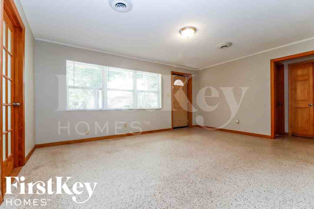 1019 45th St N - Photo 2 of 15