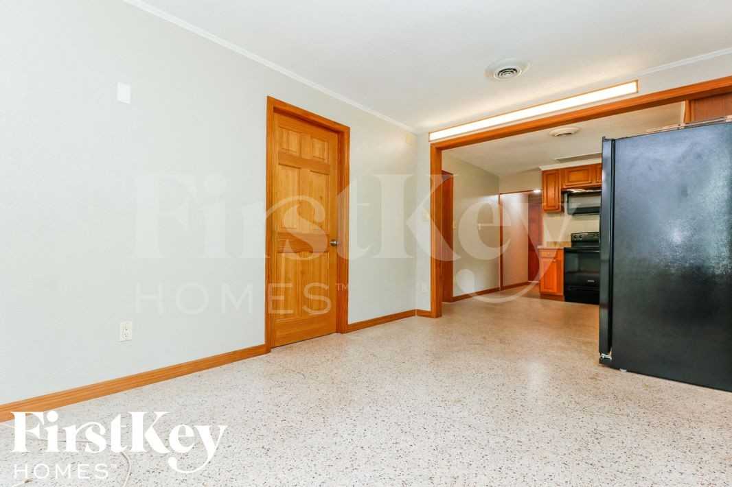 1019 45th St N - Photo 4 of 15