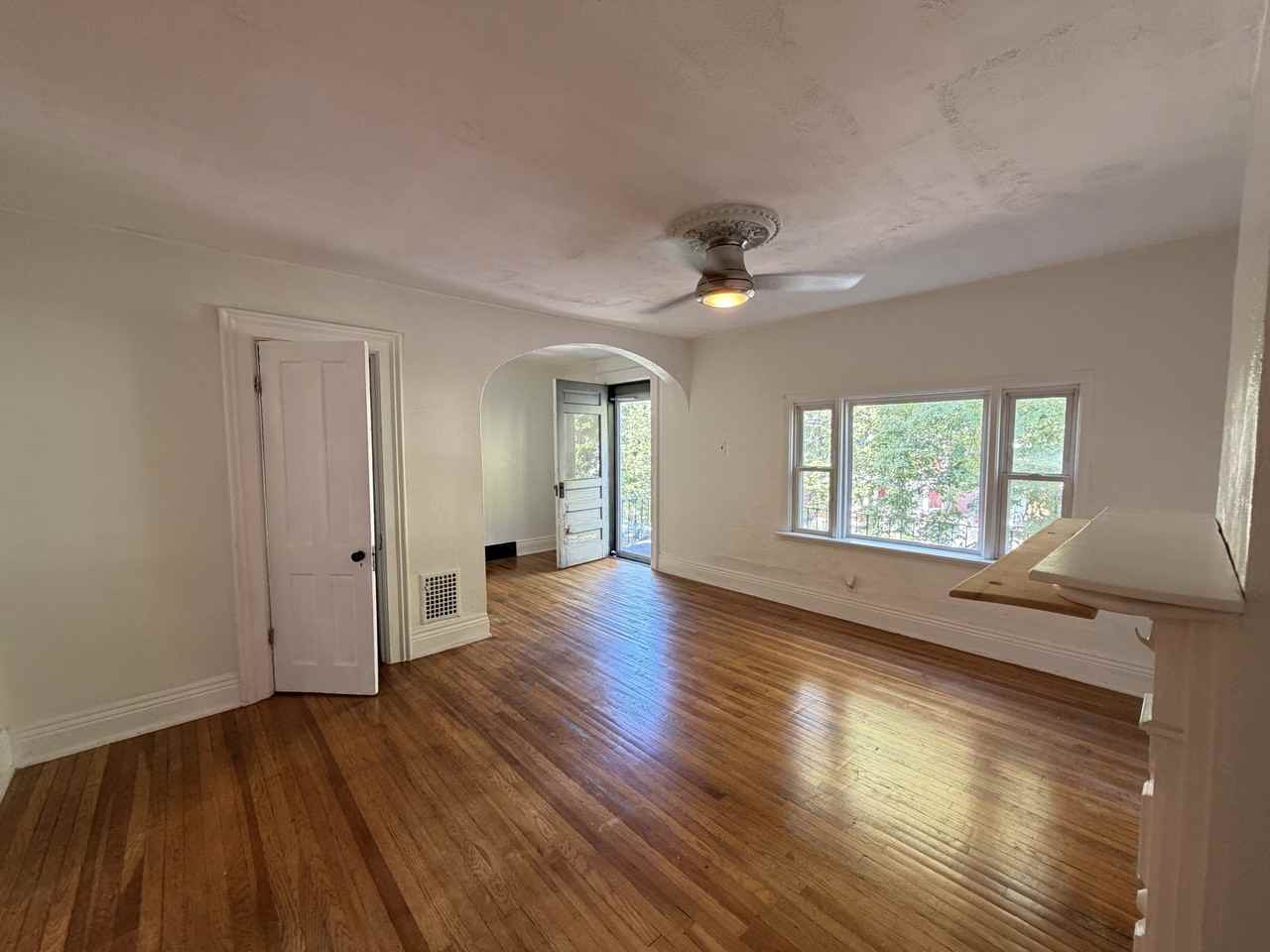 364 Fargo Avenue - 2 - Upper - Photo 2 of 25