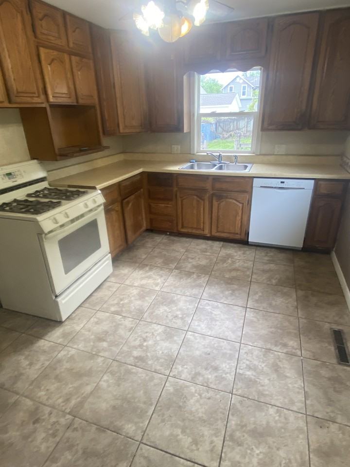 435 16th St #1 - Photo 7 of 21