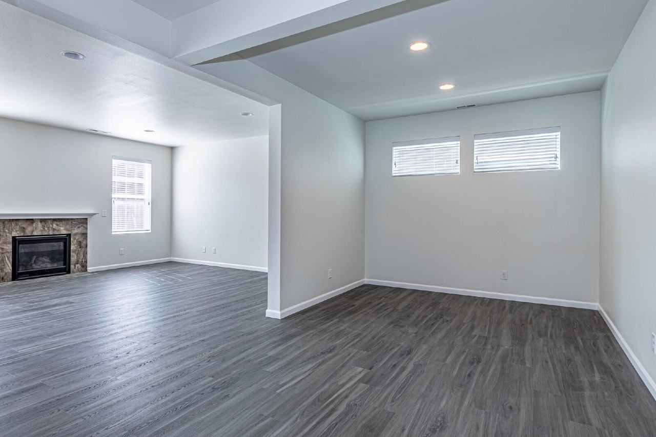 1107 27th St Nw - Photo 4 of 31
