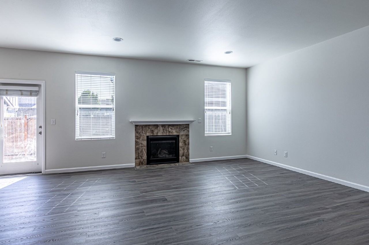 1107 27th St Nw - Photo 5 of 31