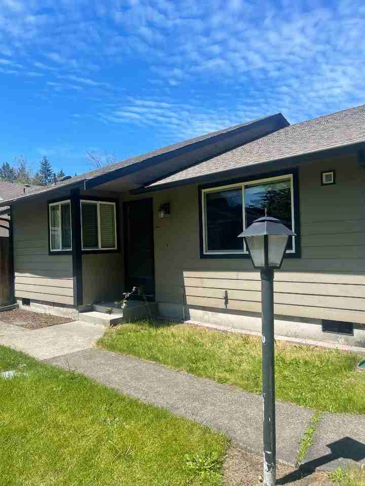 649 Bavarian Ln Se