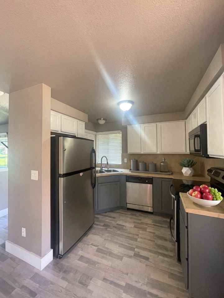 649 Bavarian Ln Se - Photo 2 of 29