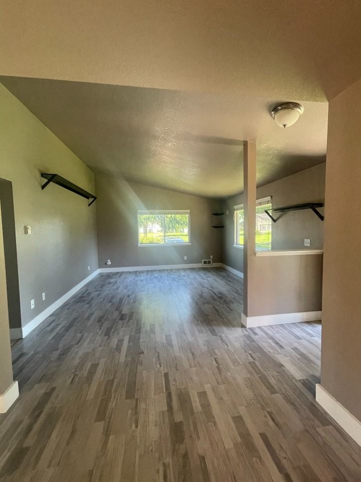 649 Bavarian Ln Se - Photo 5 of 29