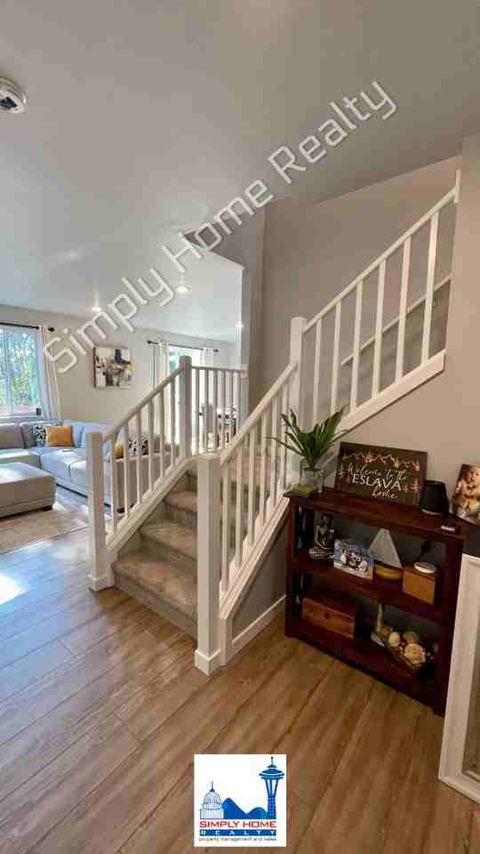 929 Vine Maple St Se - Photo 4 of 45