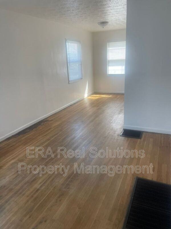2242 Dresden St - Photo 4 of 12