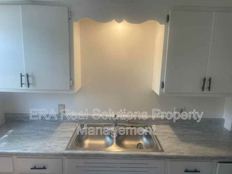 2242 Dresden St - Photo 6 of 12