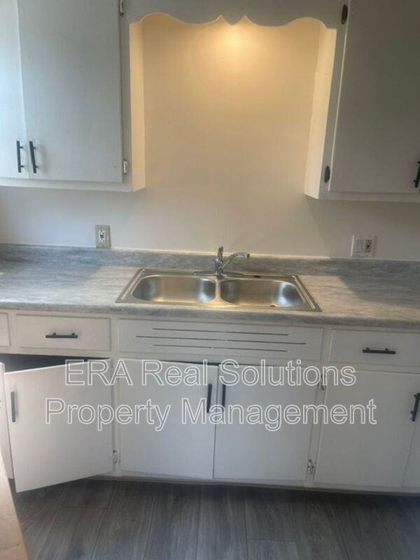 2242 Dresden St - Photo 7 of 12