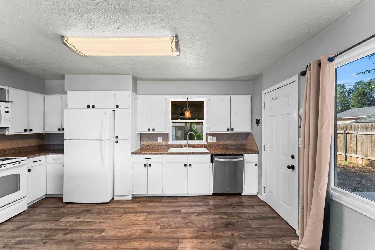 1215 Bristol Ave #1 - Photo 7 of 26