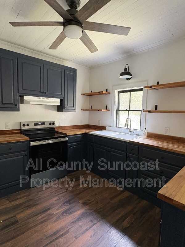 420 Magnolia St - Photo 3 of 11