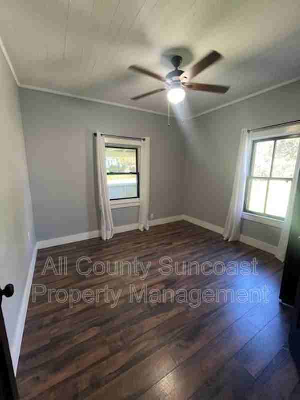 420 Magnolia St - Photo 6 of 11