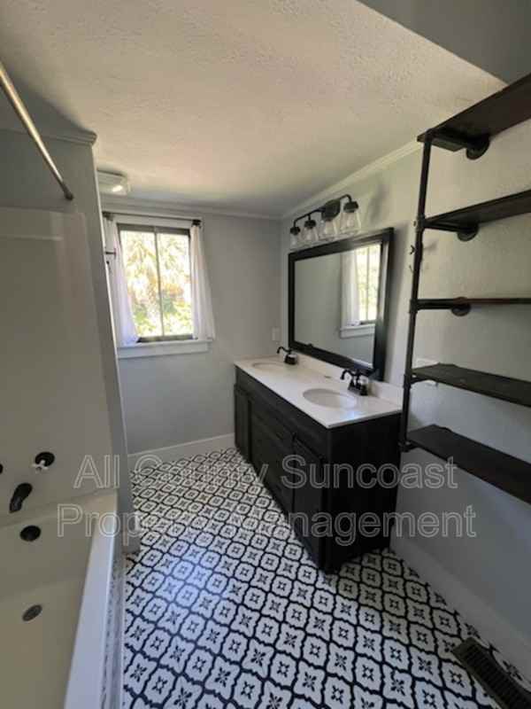 420 Magnolia St - Photo 7 of 11