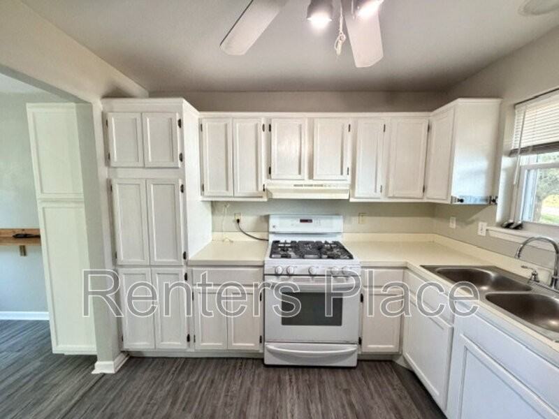 5707 S Yukon Ave - Photo 5 of 20