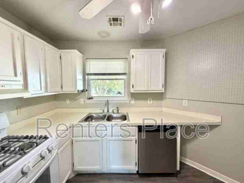 5707 S Yukon Ave - Photo 6 of 20