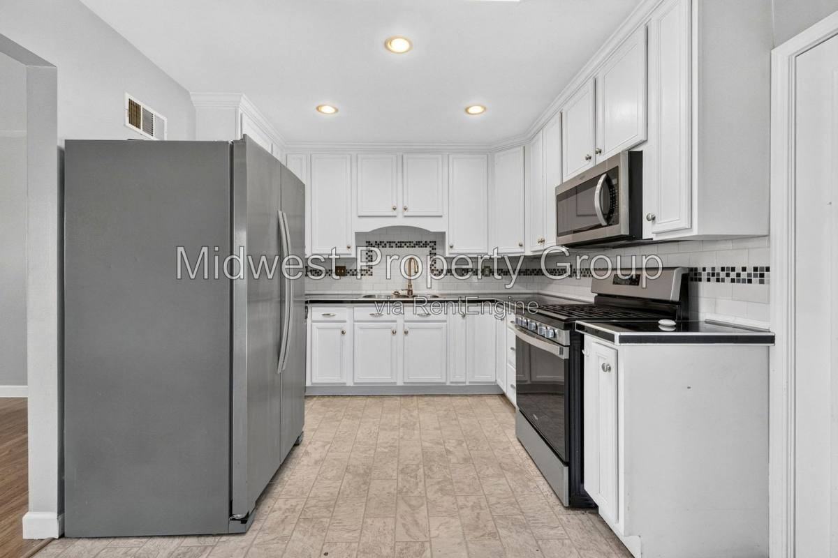 1205 Acredale Dr - Photo 2 of 10