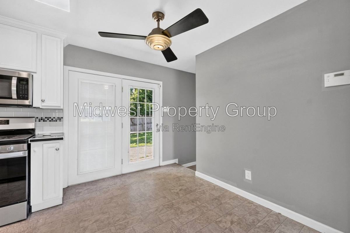 1205 Acredale Dr - Photo 3 of 10