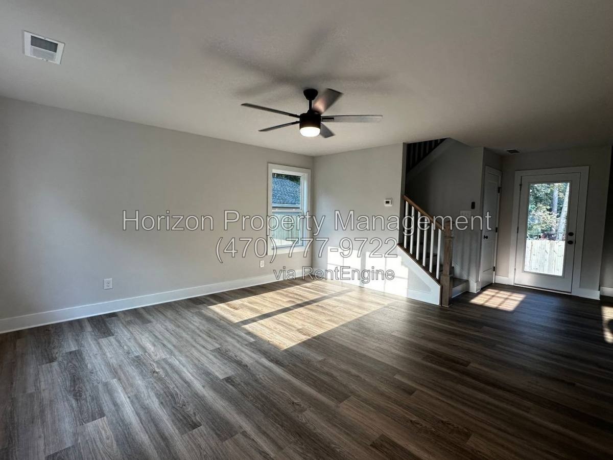 2674 Fairlane Dr - Photo 3 of 10