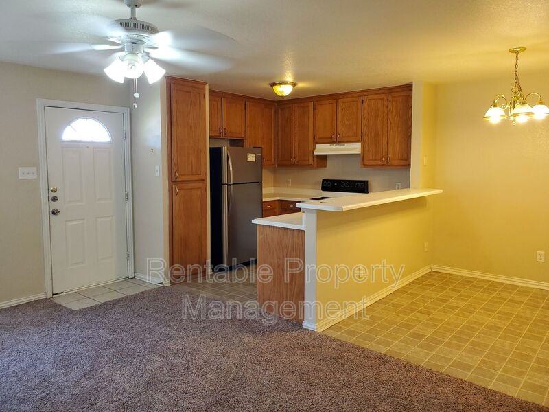 1104 Turkey Creek Ct #B - Photo 3 of 14