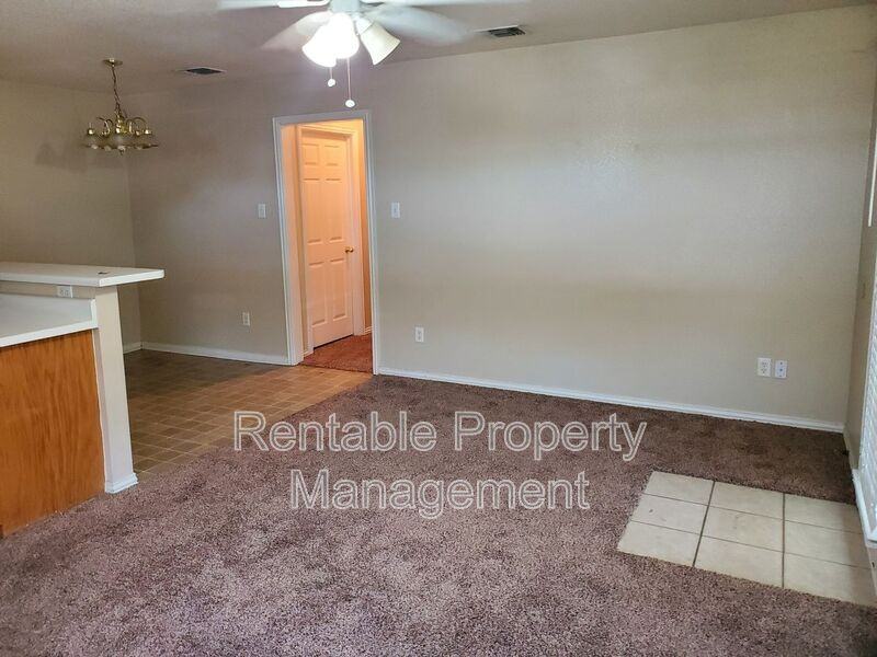 1104 Turkey Creek Ct #B - Photo 4 of 14