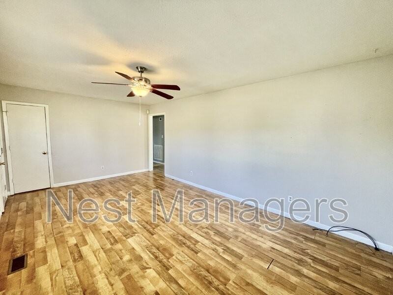 7401 Paxton Dr - Photo 5 of 21