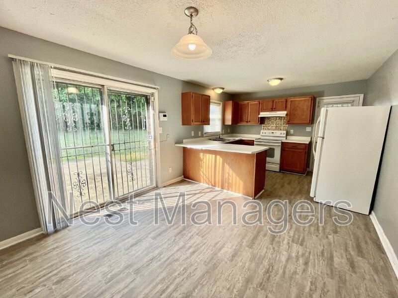 7401 Paxton Dr - Photo 7 of 21