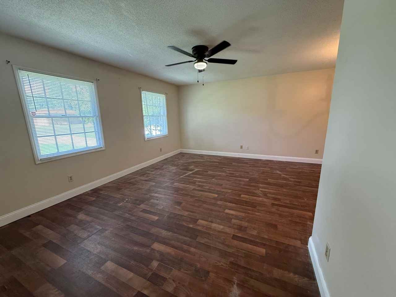 1420 Claremont Cir - Photo 5 of 10