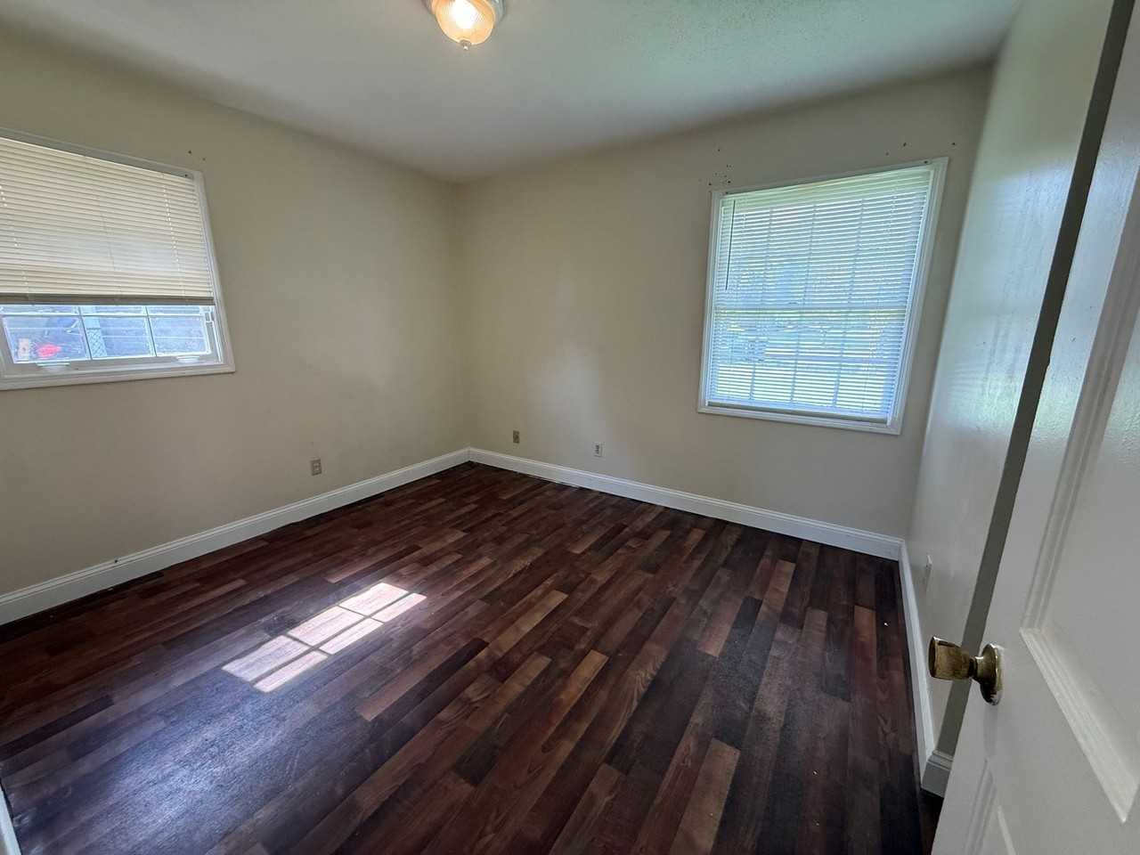 1420 Claremont Cir - Photo 7 of 10