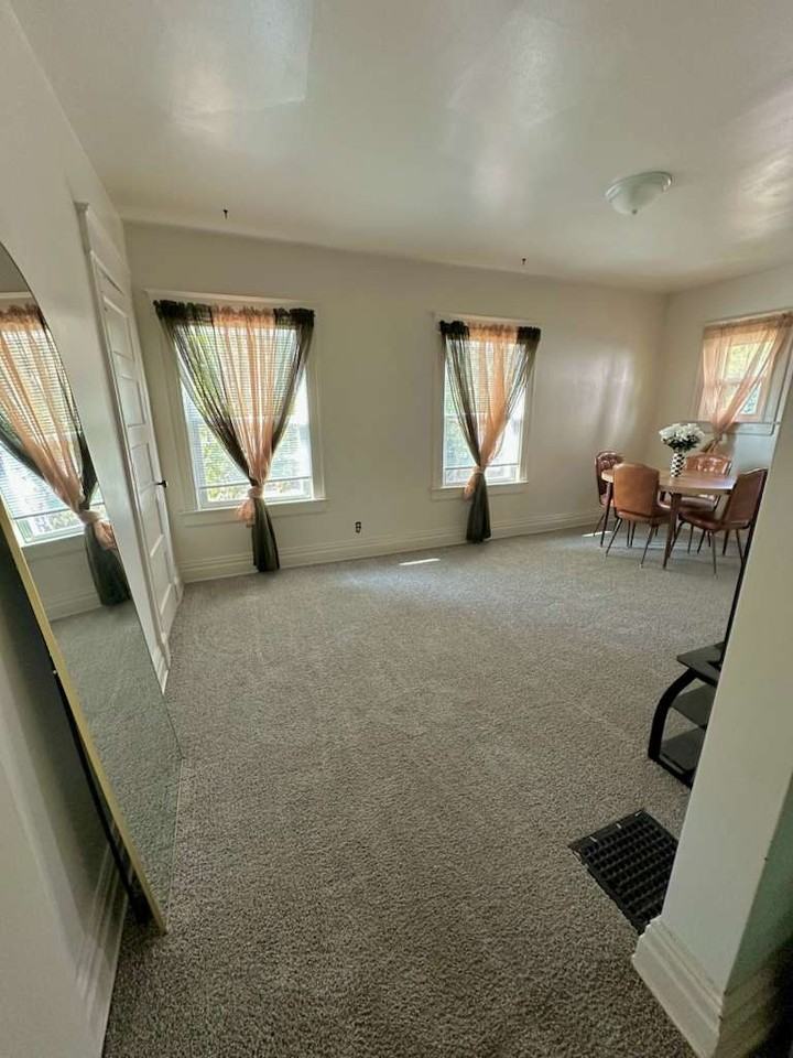 511 W Jefferson Blvd #1 - Photo 5 of 20