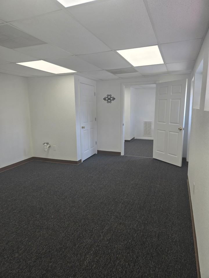 1045 Boston Ave #1 - Photo 2 of 12