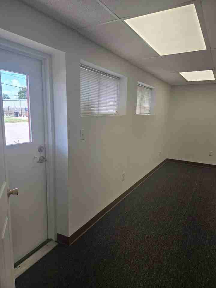 1045 Boston Ave #1 - Photo 3 of 12