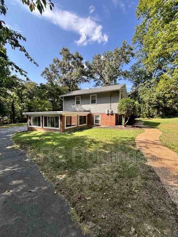 2318 Penrose Dr - Photo 2 of 32