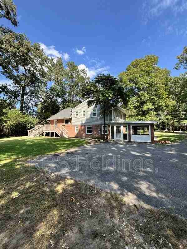2318 Penrose Dr - Photo 3 of 32