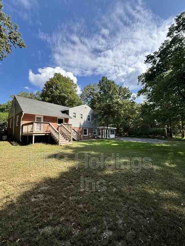 2318 Penrose Dr - Photo 4 of 32