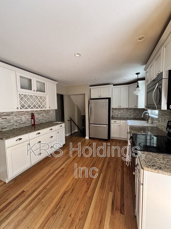 2318 Penrose Dr - Photo 7 of 32