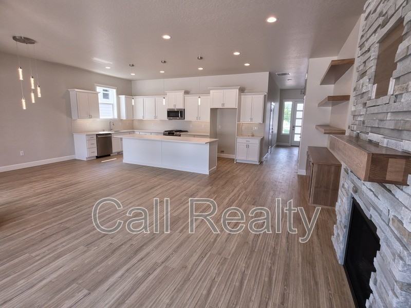 6208 N Windsor St - Photo 2 of 11