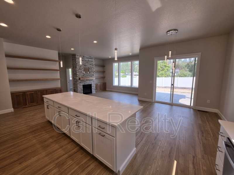 6208 N Windsor St - Photo 4 of 11