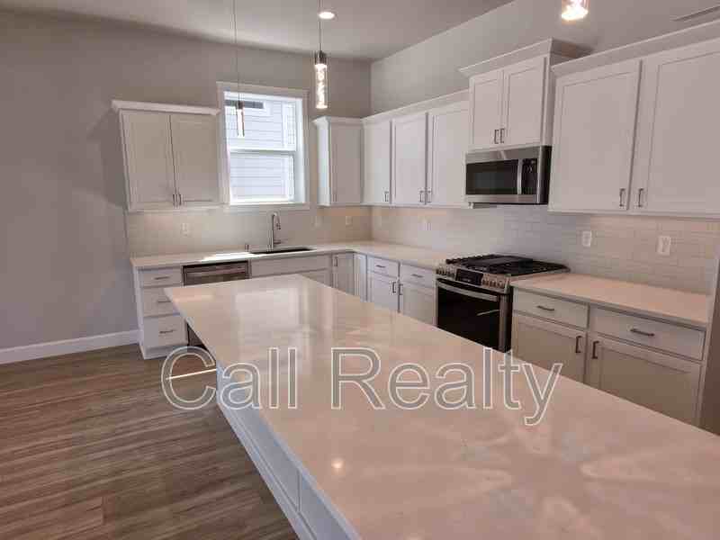 6208 N Windsor St - Photo 5 of 11
