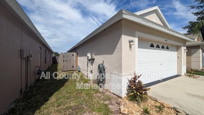 6047 White Sails Dr - Photo 2 of 18