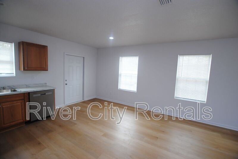5621 Overlook Dr E - Photo 5 of 25