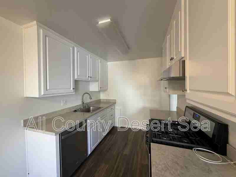 1587 Coriander Dr #B - Photo 4 of 18