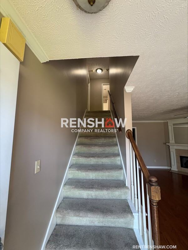 35 Castlerock Cv - Photo 3 of 25