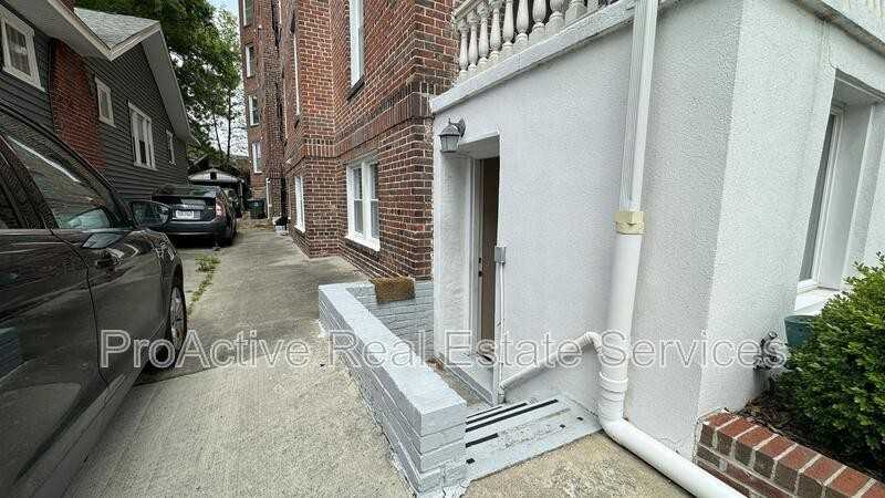 112 W 39th St - Photo 2 of 29