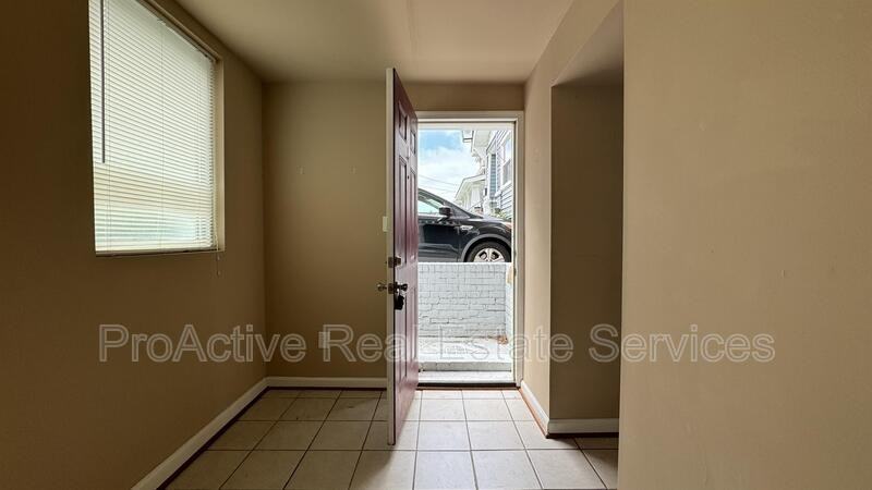 112 W 39th St - Photo 3 of 29