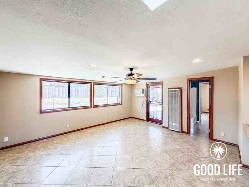 4479 Pocahontas Ave - Photo 6 of 25