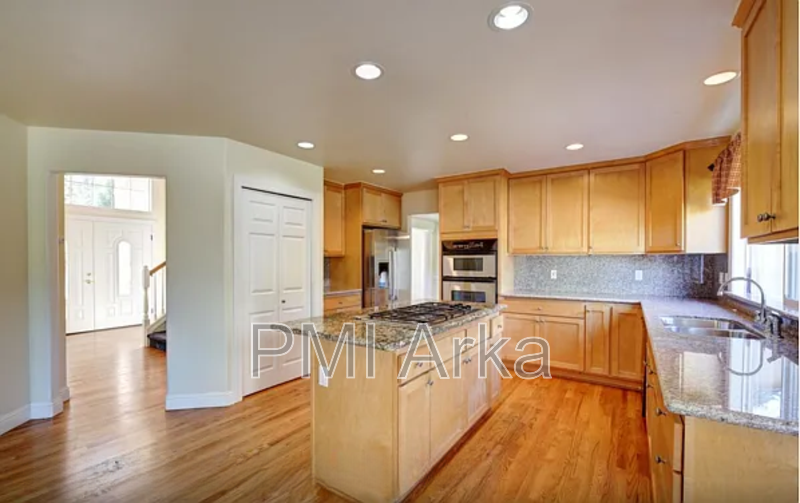 10260 Ne 30th Pl - Photo 2 of 12