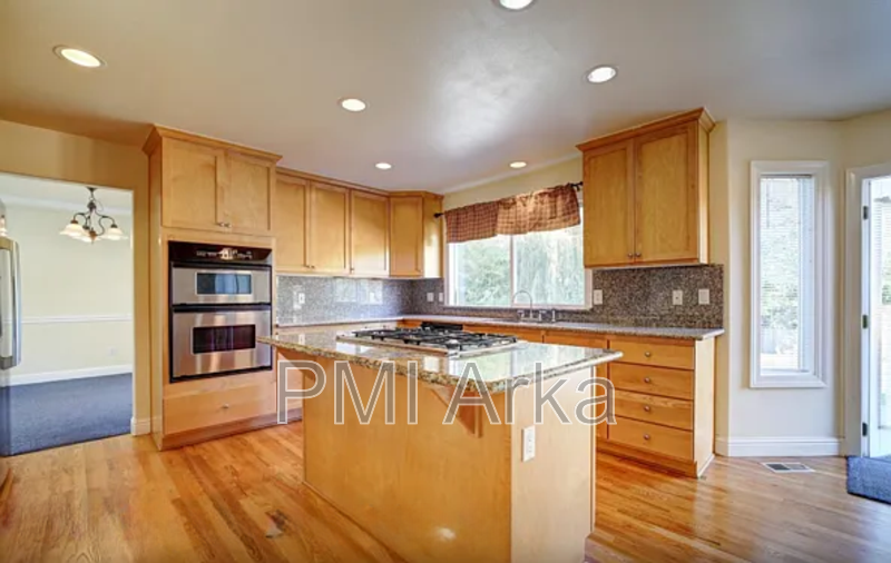 10260 Ne 30th Pl - Photo 3 of 12